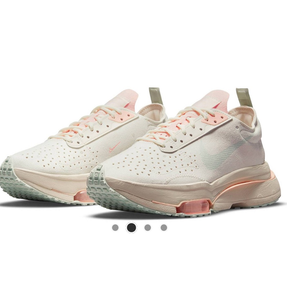 Nike Air Zoom-Type sneakers in pale ivory (barely worn)